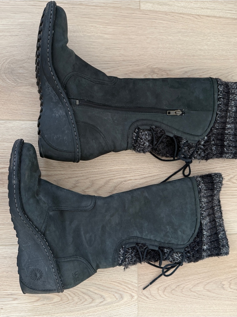 UGG Skylair 1936 Black Knit
Cuff Wedge Boots
Women's 9